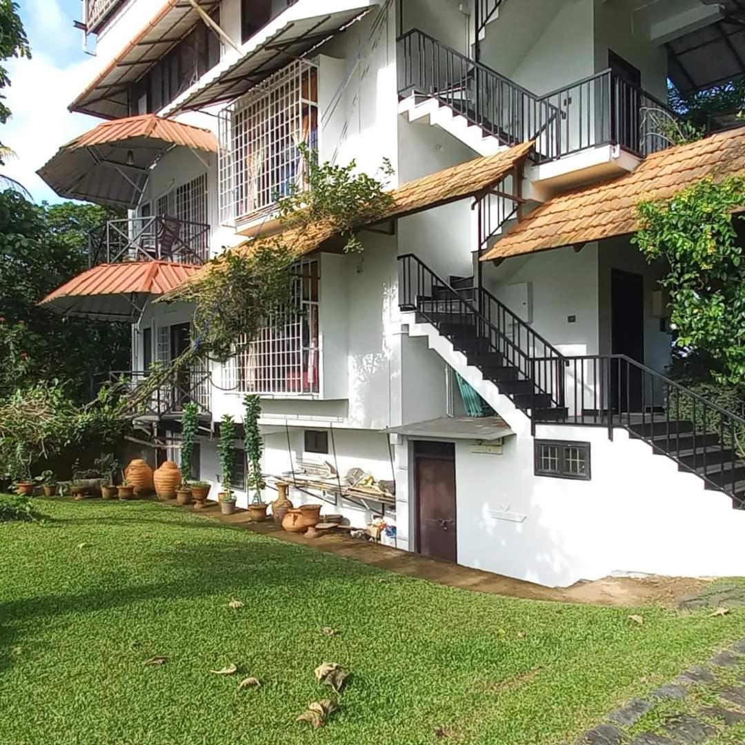 Bed and Breakfast Pearl Spot à Nedumbassery Extérieur photo
