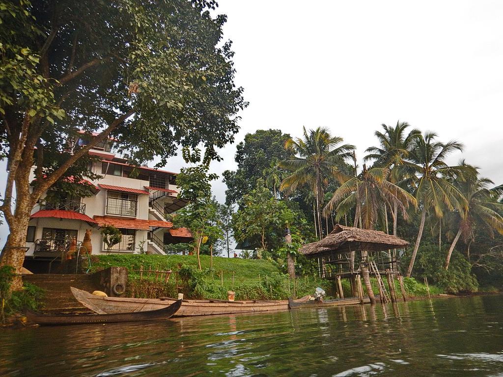 Bed and Breakfast Pearl Spot à Nedumbassery Extérieur photo