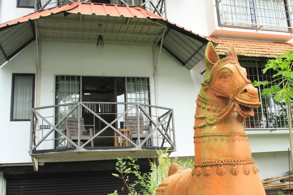 Bed and Breakfast Pearl Spot à Nedumbassery Extérieur photo